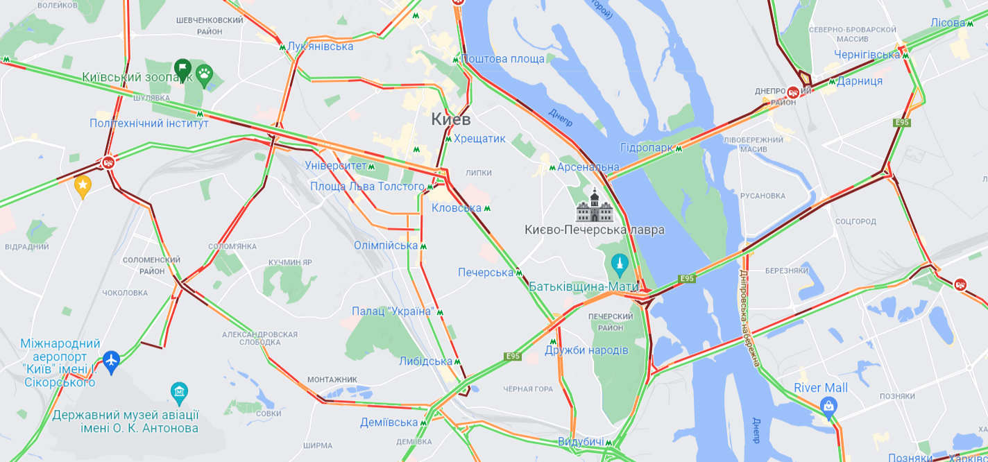 Сбой в работе транспорта, пробки. Киев накрыла непогода: рекомендации водителям и пешеходам